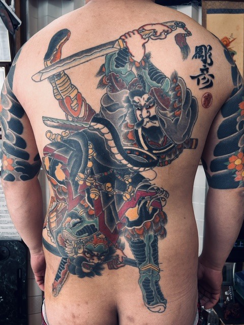 背中4